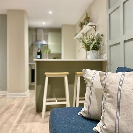 Victoria Bar Walls By Chateau Anna, Central York - Free Parking المظهر الخارجي الصورة