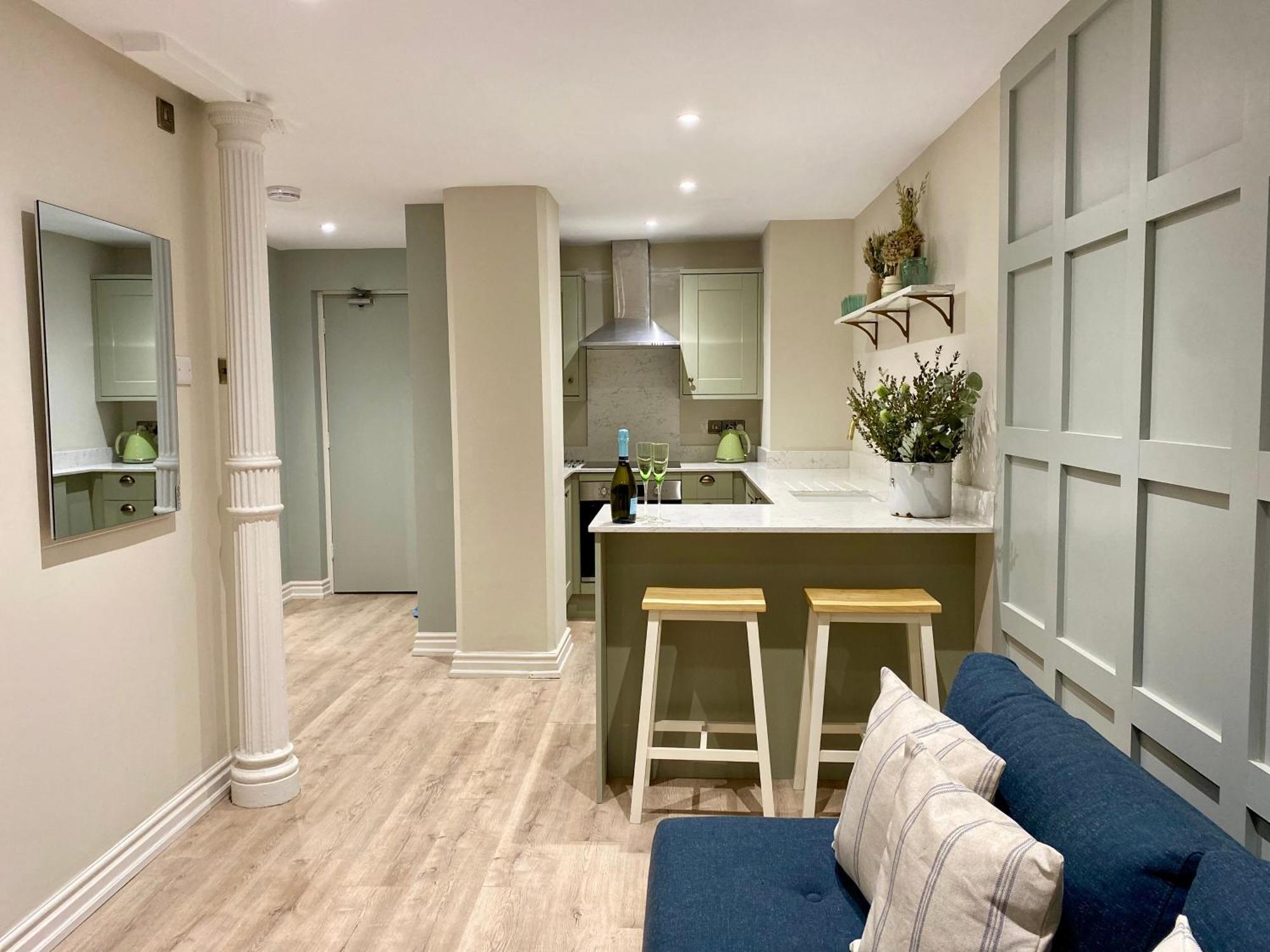 Victoria Bar Walls By Chateau Anna, Central York - Free Parking المظهر الخارجي الصورة