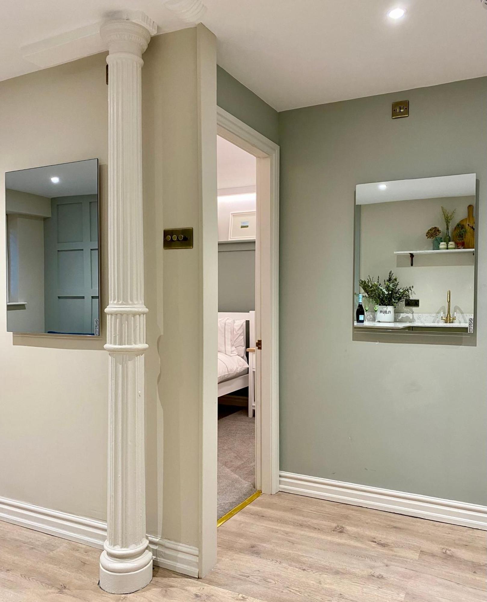 Victoria Bar Walls By Chateau Anna, Central York - Free Parking المظهر الخارجي الصورة