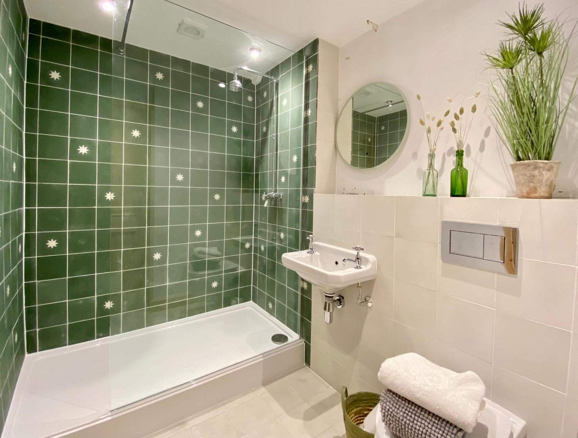 Victoria Bar Walls By Chateau Anna, Central York - Free Parking المظهر الخارجي الصورة